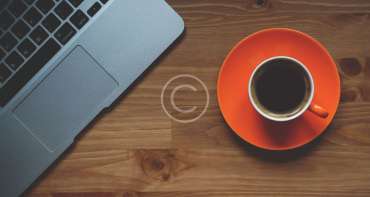 Laptop in contact cu lichide